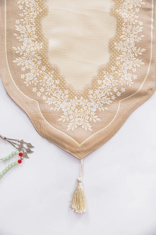 سجادة صلاة متعددة الألوان