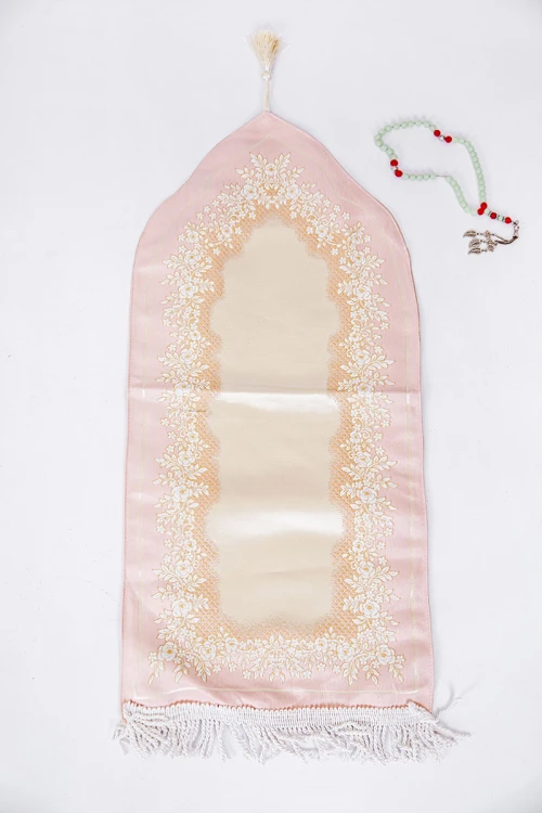 سجادة صلاة متعددة الألوان