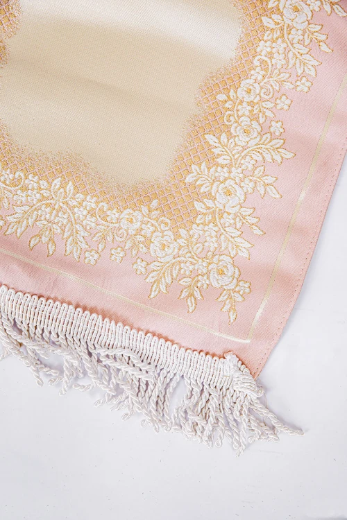 سجادة صلاة متعددة الألوان