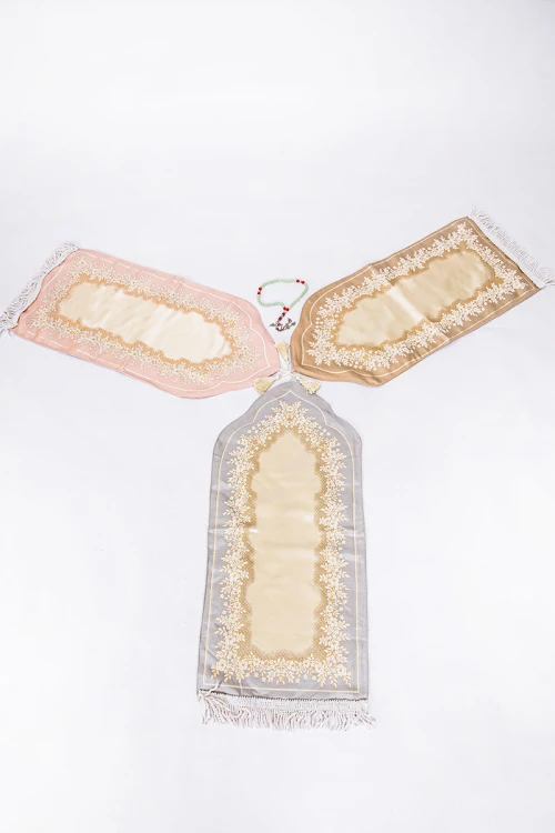 سجادة صلاة متعددة الألوان