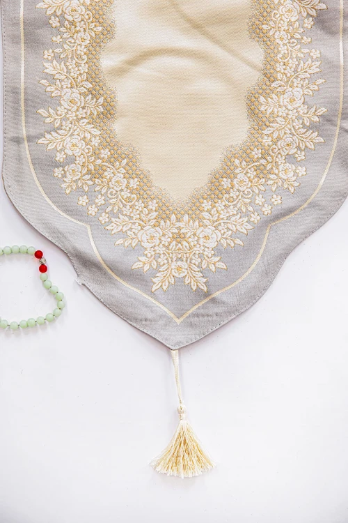 سجادة صلاة متعددة الألوان