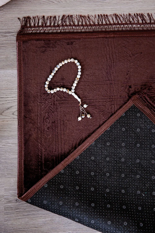 سجادة صلاة متعددة الألوان