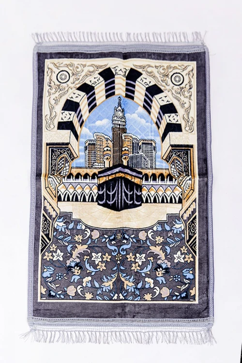 سجادة صلاة متعددة الألوان مزينة برسومات و زخارف من الأمام