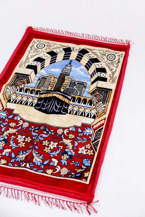 سجادة صلاة متعددة الألوان مزينة برسومات و زخارف من الأمام