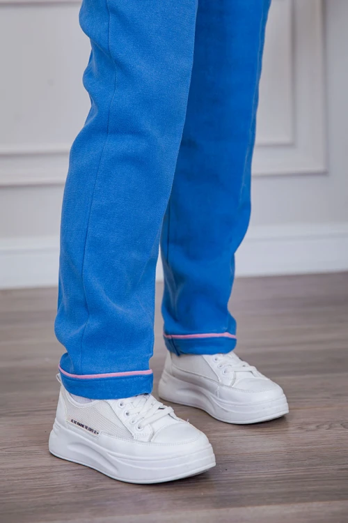 بيجامة عاملة شتوية قطعتين متعددة الألوان بلوزة بياقة مطوية و بجيوب و أزرار من الأمام مع بنطلون طويل