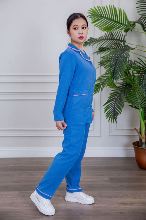 بيجامة عاملة شتوية قطعتين متعددة الألوان بلوزة بياقة مطوية و بجيوب و أزرار من الأمام مع بنطلون طويل