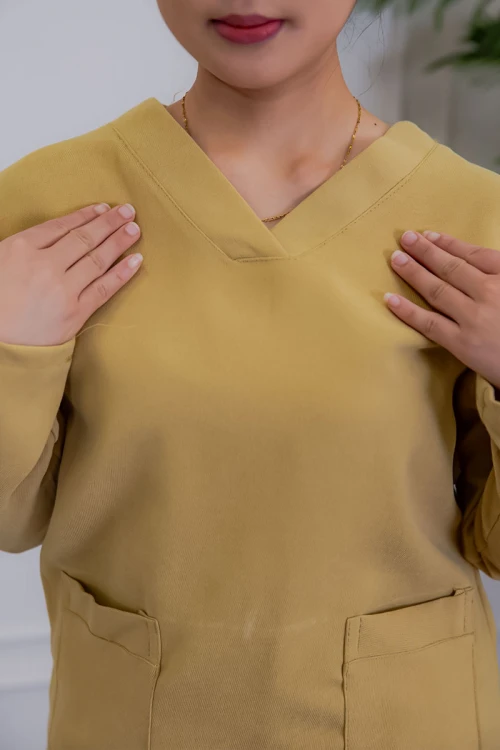 بيجامة عاملة شتوية قطعتين متعددة الألوان بلوزة بياقة قصة سبعة و بجيوب من الأمام مع بنطلون طويل