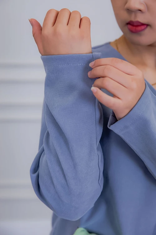 بيجامة عاملة شتوية قطعتين متعددة الألوان بلوزة بياقة قصة سبعة و بجيوب من الأمام مع بنطلون طويل