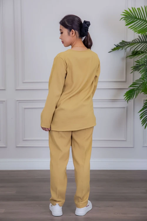 بيجامة عاملة شتوية قطعتين متعددة الألوان بلوزة بياقة قصة سبعة و بجيوب من الأمام مع بنطلون طويل