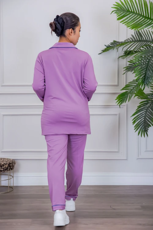 بيجامة عاملة قطعتين مبطنة متعددة الألوان بلوزة بياقة مطوية و بجيوب و أزرار من الأمام مع بنطلون طويل