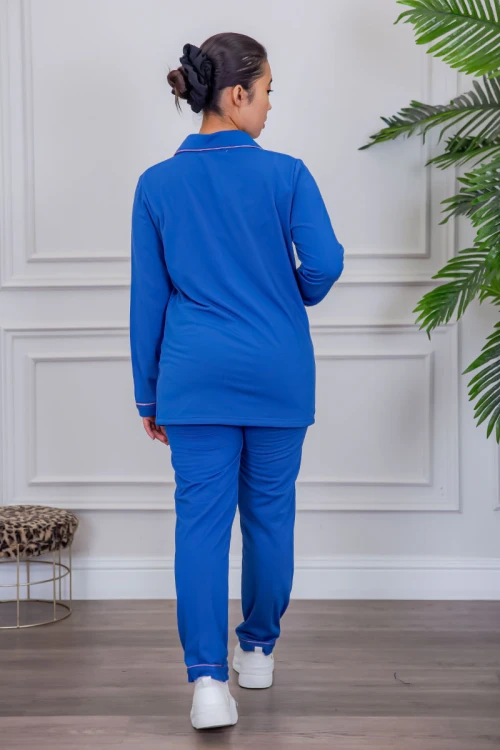 بيجامة عاملة قطعتين مبطنة متعددة الألوان بلوزة بياقة مطوية و بجيوب و أزرار من الأمام مع بنطلون طويل