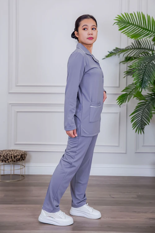 بيجامة عاملة قطعتين مبطنة متعددة الألوان بلوزة بياقة مطوية و بجيوب و أزرار من الأمام مع بنطلون طويل