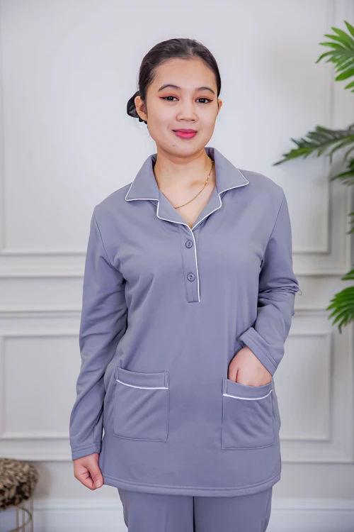 بيجامة عاملة قطعتين مبطنة متعددة الألوان بلوزة بياقة مطوية و بجيوب و أزرار من الأمام مع بنطلون طويل