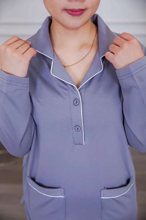 بيجامة عاملة قطعتين مبطنة متعددة الألوان بلوزة بياقة مطوية و بجيوب و أزرار من الأمام مع بنطلون طويل