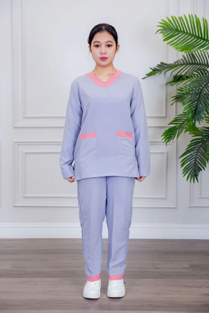 بيجامة عاملة قطعتين متعددة الألوان بلوزة بياقة قصة سبعة و بجيوب من الأمام بأكمام طويلة مع بنطلون طويل