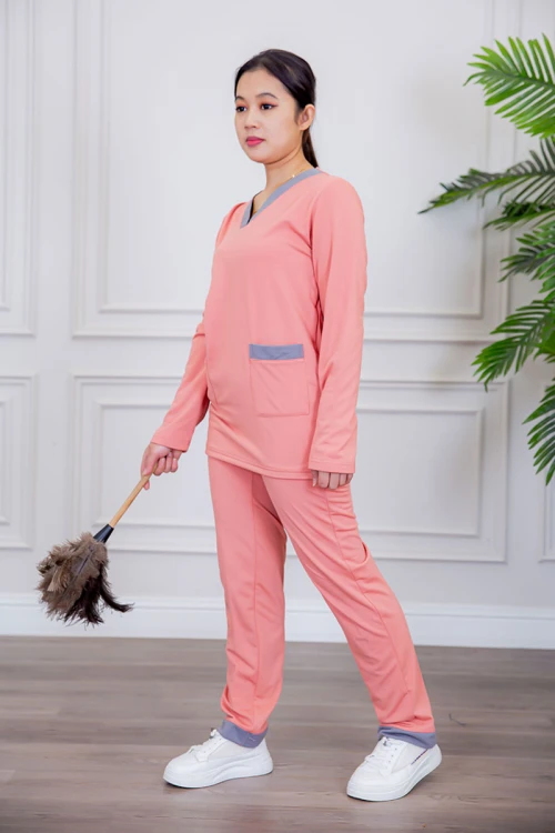 بيجامة عاملة قطعتين مبطنة متعددة الألوان بلوزة بياقة قصة سبعة و بجيوب من الأمام بأكمام طويلة مع بنطلون طويل