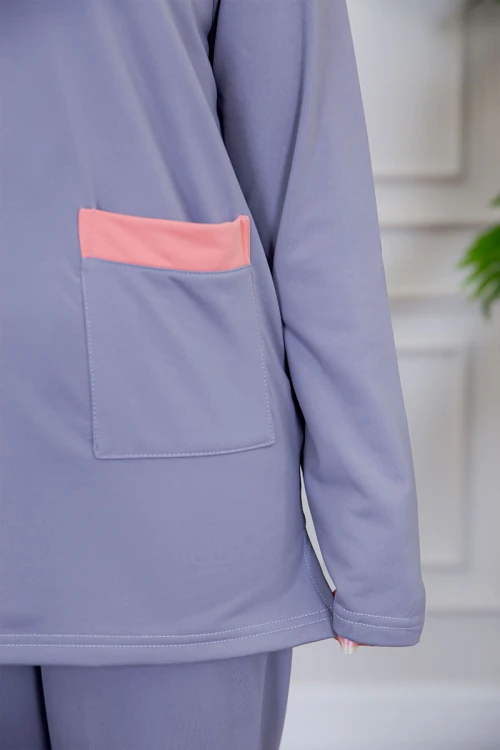 بيجامة عاملة قطعتين مبطنة متعددة الألوان بلوزة بياقة قصة سبعة و بجيوب من الأمام بأكمام طويلة مع بنطلون طويل