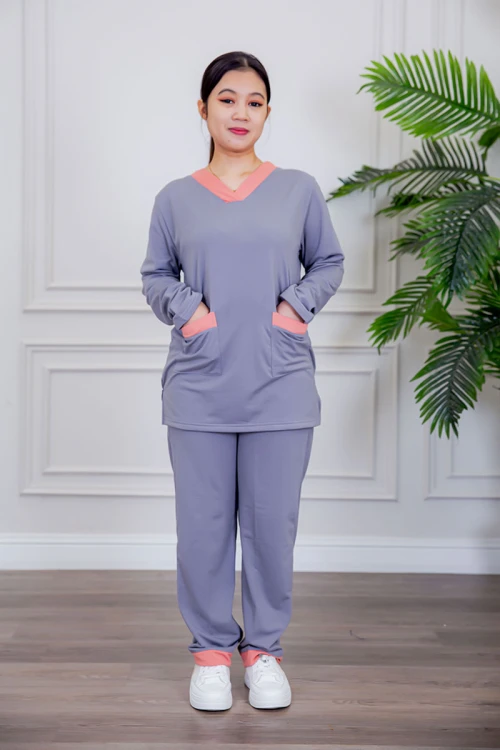 بيجامة عاملة قطعتين مبطنة متعددة الألوان بلوزة بياقة قصة سبعة و بجيوب من الأمام بأكمام طويلة مع بنطلون طويل