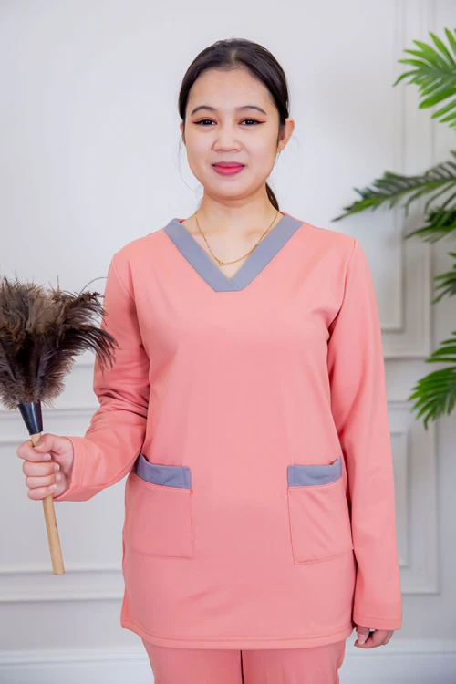 بيجامة عاملة قطعتين مبطنة متعددة الألوان بلوزة بياقة قصة سبعة و بجيوب من الأمام بأكمام طويلة مع بنطلون طويل