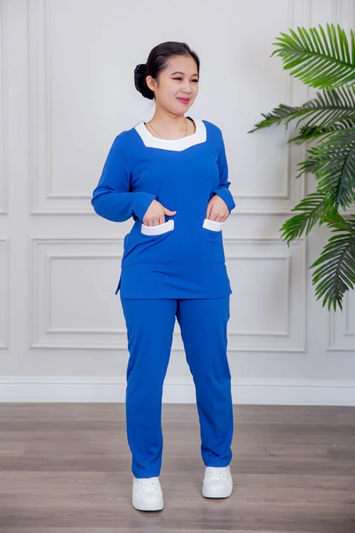 بيجامة عاملة قطعتين مبطنة متعددة الألوان بلوزة بياقة مربعة و بجيوب من الأمام بأكمام طويلة مع بنطلون طويل