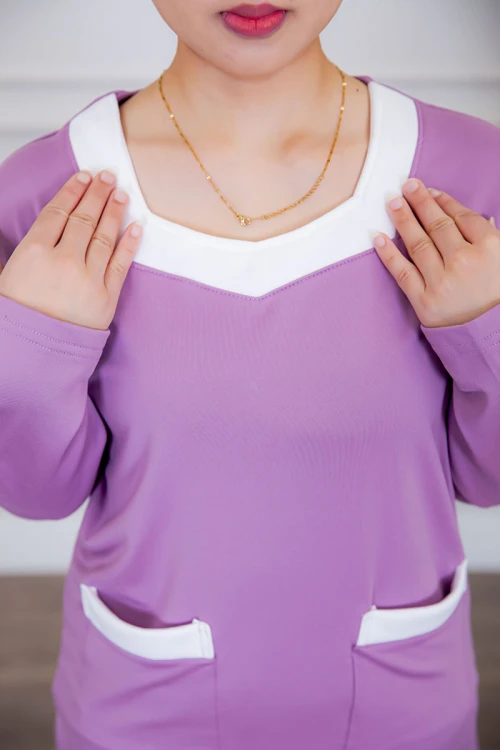 بيجامة عاملة قطعتين مبطنة متعددة الألوان بلوزة بياقة مربعة و بجيوب من الأمام بأكمام طويلة مع بنطلون طويل