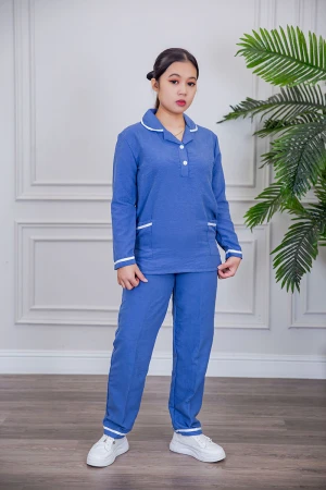 بيجامة عاملة قطعتين متعددة الألوان بلوزة بياقة مطوية بأزرار و جيوب من الأمام بأكمام طويلة مع بنطلون طويل