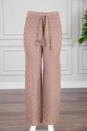 بنطلون نسائي شتوي طويل لون بني فاتح على شكل مربعات برباط في الخصر