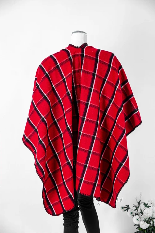 شال شتوي نسائي كاروهات لون أحمر مزين بخيوط باللون الأسود و الأبيض