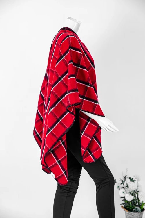 شال شتوي نسائي كاروهات لون أحمر مزين بخيوط باللون الأسود و الأبيض