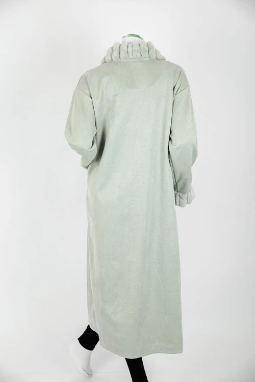 فروة نسائية شتوية طويلة لون تفاحي مزينة بالفرو في الأطراف