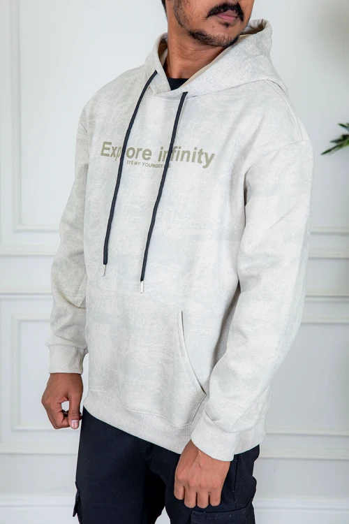 بلوفر رجالي شتوي لون بيج بنقوش باللون الرمادي قبعة متصلة برباط و أكمام طويلة مع جيب الكنغر