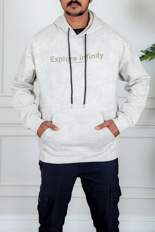 بلوفر رجالي شتوي لون بيج بنقوش باللون الرمادي قبعة متصلة برباط و أكمام طويلة مع جيب الكنغر