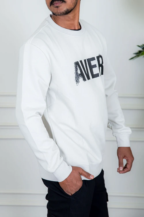 بلوفر رجالي شتوي بيج مزين بكتابات و بأكمام طويلة