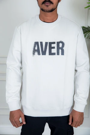 بلوفر رجالي شتوي بيج مزين بكتابات و بأكمام طويلة 