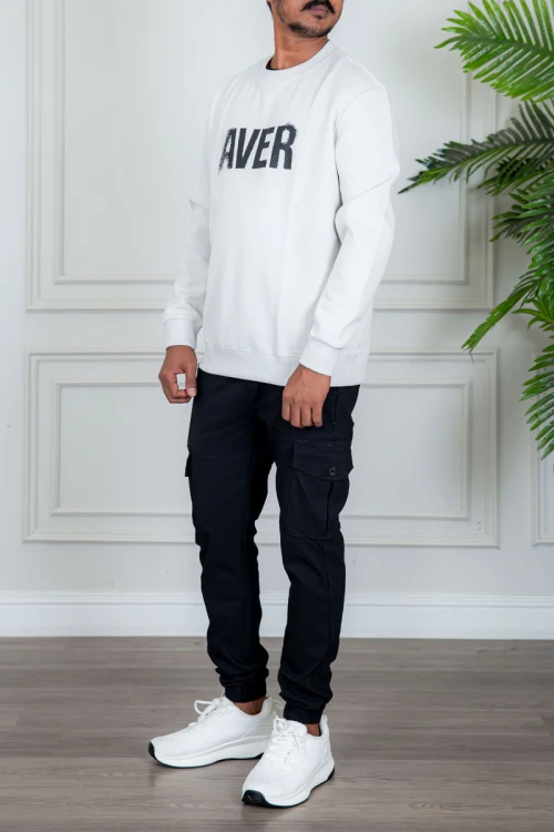 بلوفر رجالي شتوي بيج مزين بكتابات و بأكمام طويلة