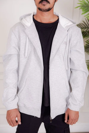 جاكت رجالي شتوي لون رمادي فاتح قبعة متصلة برباط و بسحاب من الأمام مع جيب الكنغر و بأكمام طويلة 