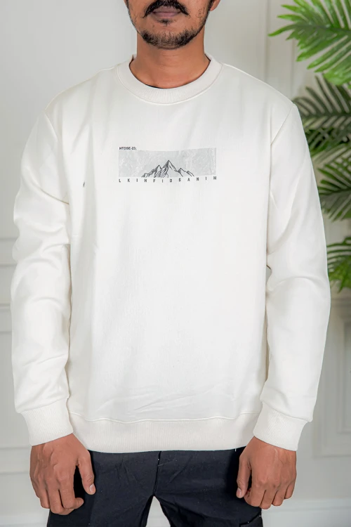 بلوفر رجالي شتوي بيج فاتح مزين بطبعات و كتابات و بأكمام طويلة