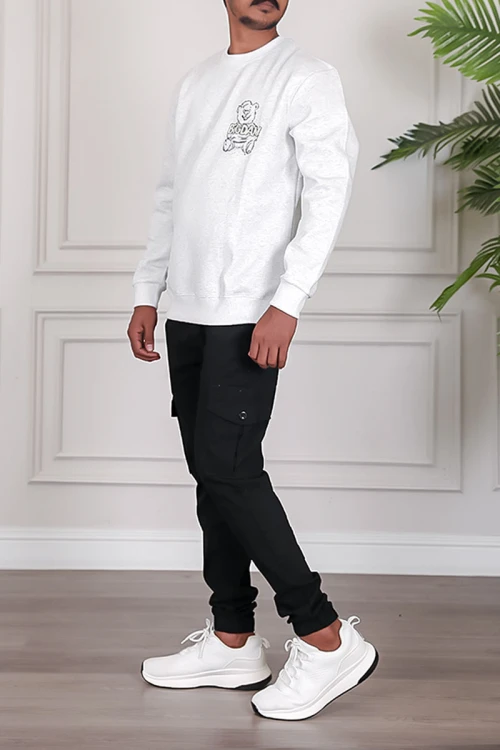 بلوفر رجالي شتوي لون أبيض مزين برسومات و كتابات من الأمام و الخلف و بأكمام طويلة