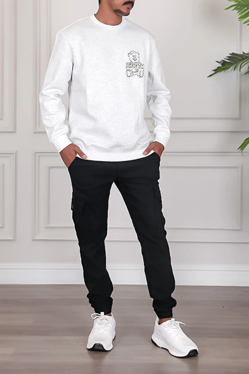 بلوفر رجالي شتوي لون أبيض مزين برسومات و كتابات من الأمام و الخلف و بأكمام طويلة