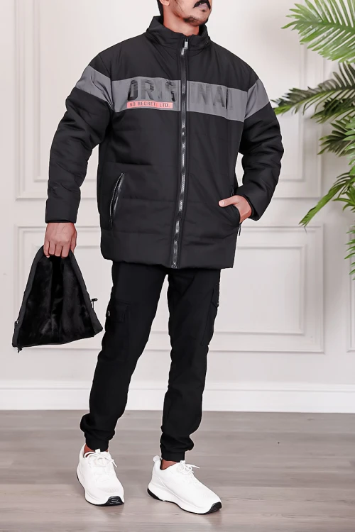 جاكيت رجالي شتوي لون أسود بقبعة رأس منفصلة قابلة للتركيب بجيوب و سحاب من الأمام و بأكمام طويلة