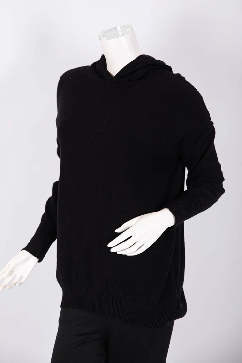 هودي نسائي صوف لون أسود بقبعة متصلة و أكمام طويلة