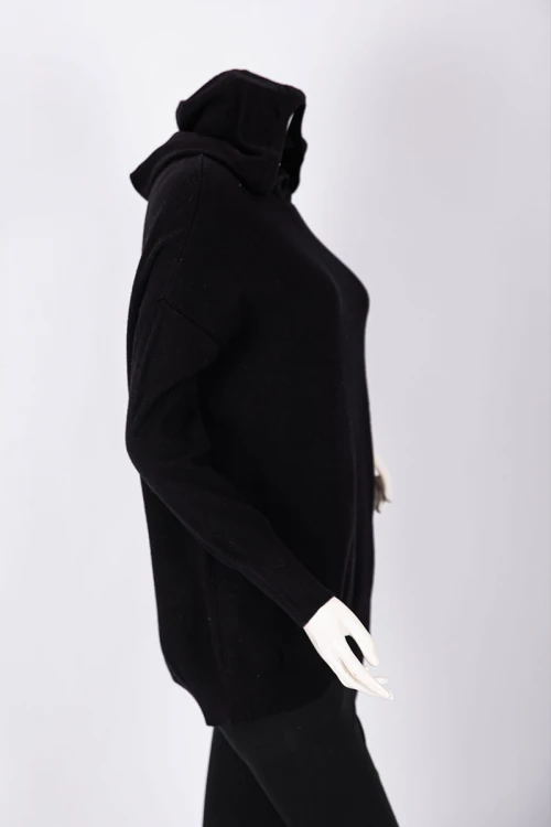 هودي نسائي صوف لون أسود بقبعة متصلة و أكمام طويلة