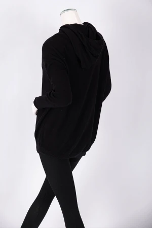 هودي نسائي صوف لون أسود بقبعة متصلة و أكمام طويلة 