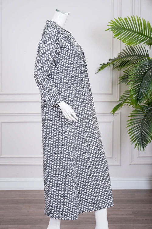 قميص نسائي طويل مزخرف باللون الرمادي ياقة دائرية بأزرار و بأكمام طويلة