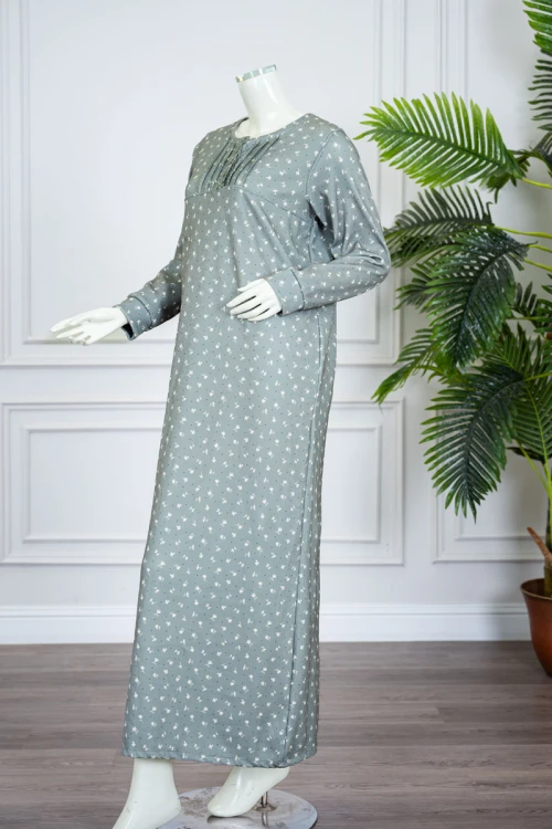 قميص نسائي شتوي طويل لون زيتي  مشجر باللون الأبيض ياقة دائرية بأزرار و بأكمام طويلة