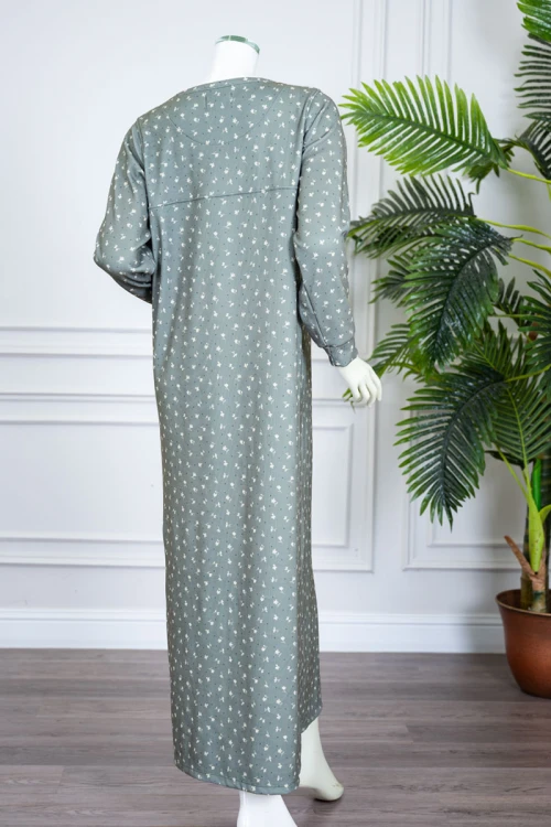 قميص نسائي شتوي طويل لون زيتي  مشجر باللون الأبيض ياقة دائرية بأزرار و بأكمام طويلة