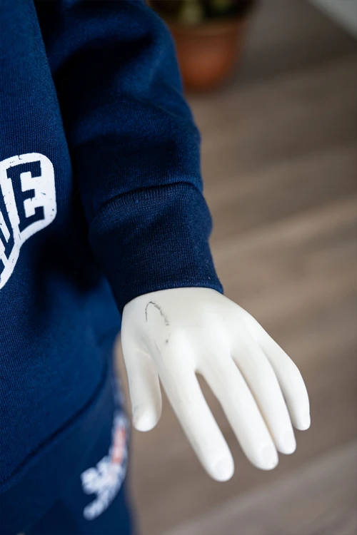 طقم-قطعتين-ولادي-شتوي-لون-كحلي-مزين-بكتابات-و-رسومات-