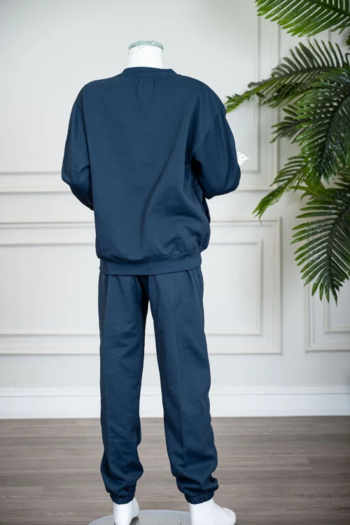 طقم-قطعتين-ولادي-شتوي-لون-كحلي-مزين-بكتابات-من-الأمام-بلوزة-