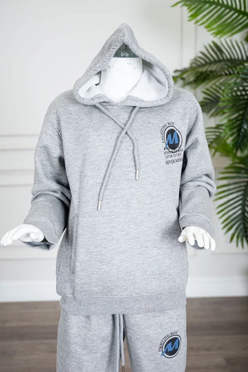 طقم-قطعتين-ولادي-شتوي-لون-رمادي-مزين-بكتابات-من-الأمام-بلوزة