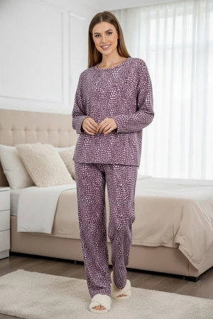 بيجاما نسائية شتوية قطعتين فرو متعددة الألوان منقطة باللون الأبيض ياقة دائرية و أكمام طويلة 